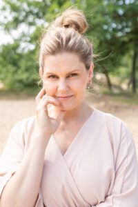 Portretfoto van Bianca, personal trainer en afgestudeerd cursist van de Henselmans PT-cursus.