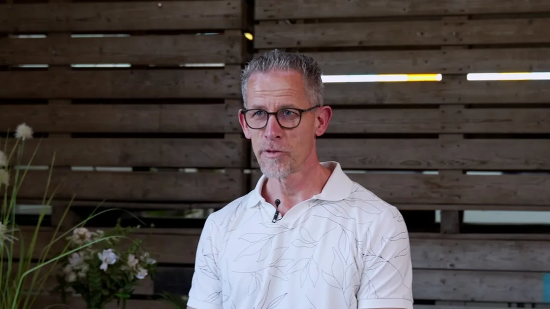 Henry Sluiman vertelt in zijn videoreview over de Henselmans PT-cursus.