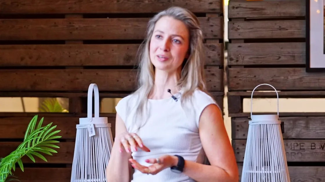 Vera vertelt in haar videoreview over de Henselmans PT-cursus.
