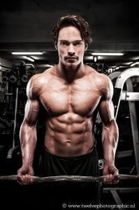 Menno Henselmans barbell curl 2